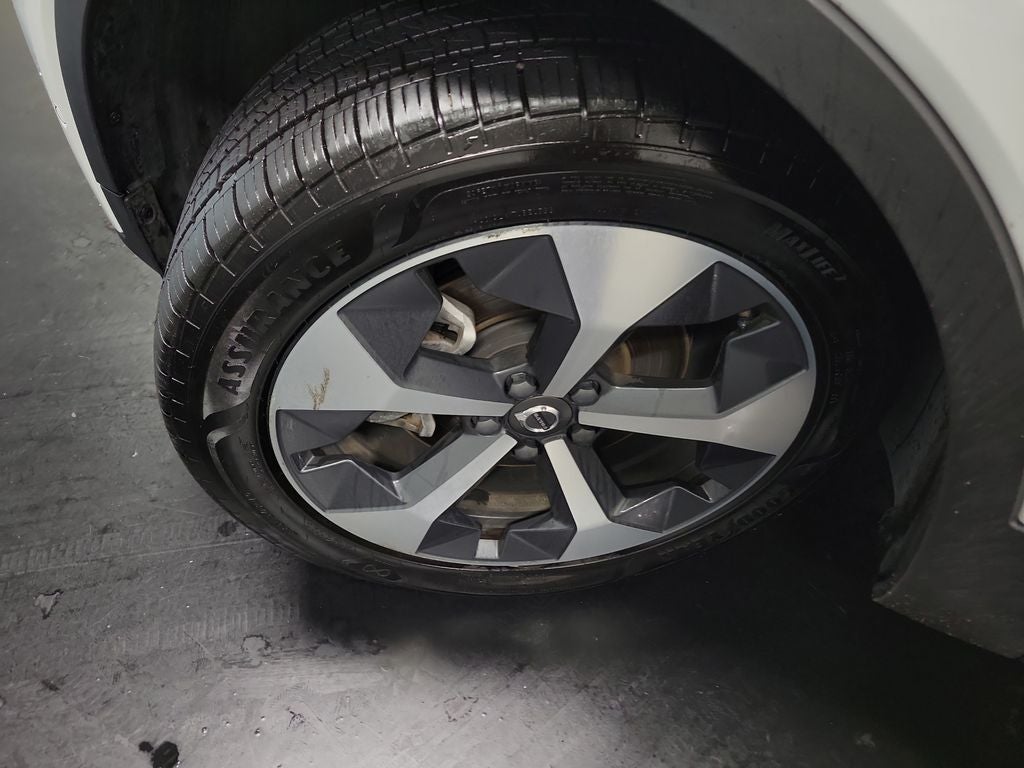 2024 Volvo XC40 B5 Plus Dark Theme
