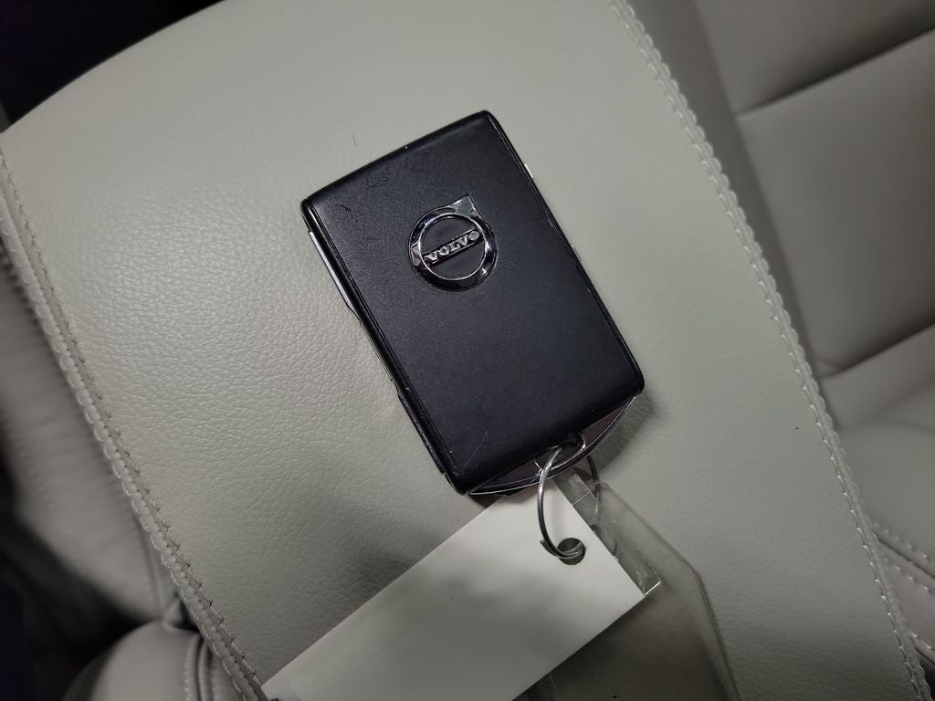 2024 Volvo XC40 B5 Plus Dark Theme