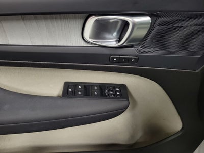 2024 Volvo XC40 B5 Plus Dark Theme