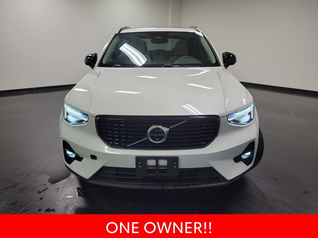 2024 Volvo XC40 B5 Plus Dark Theme