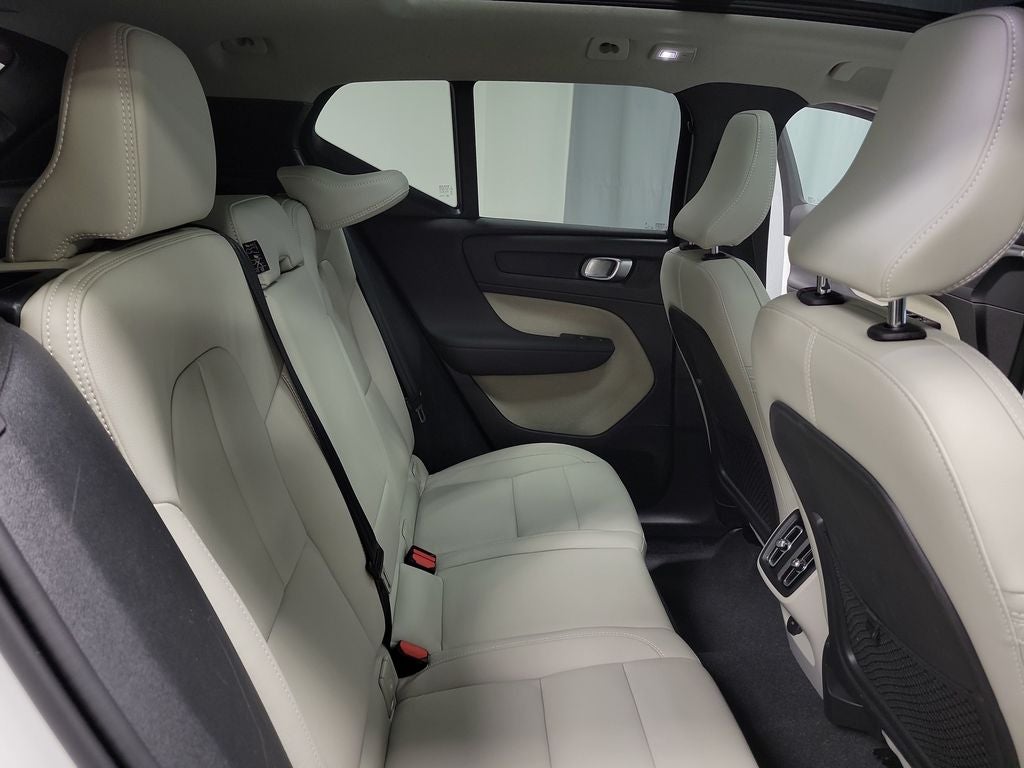 2024 Volvo XC40 B5 Plus Dark Theme