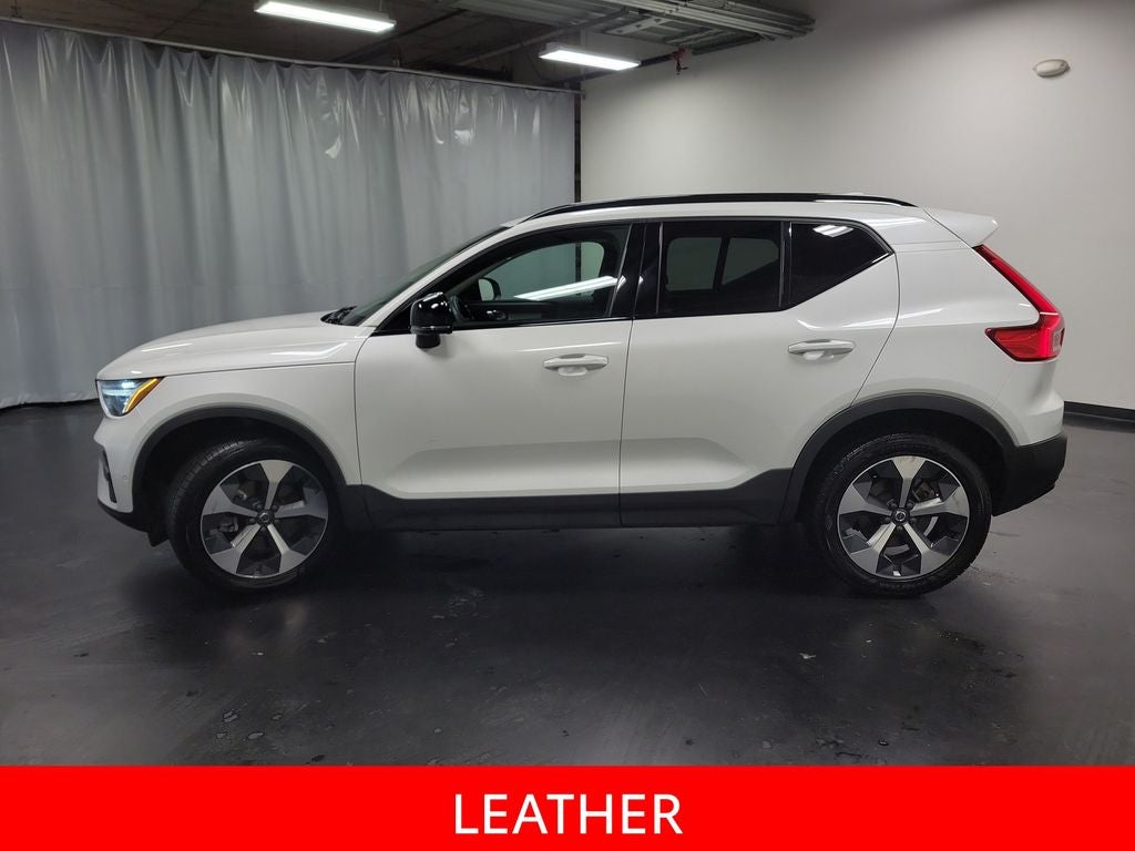 2024 Volvo XC40 B5 Plus Dark Theme