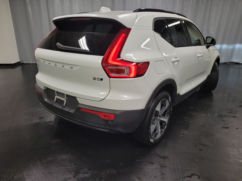 2024 Volvo XC40 B5 Plus Dark Theme