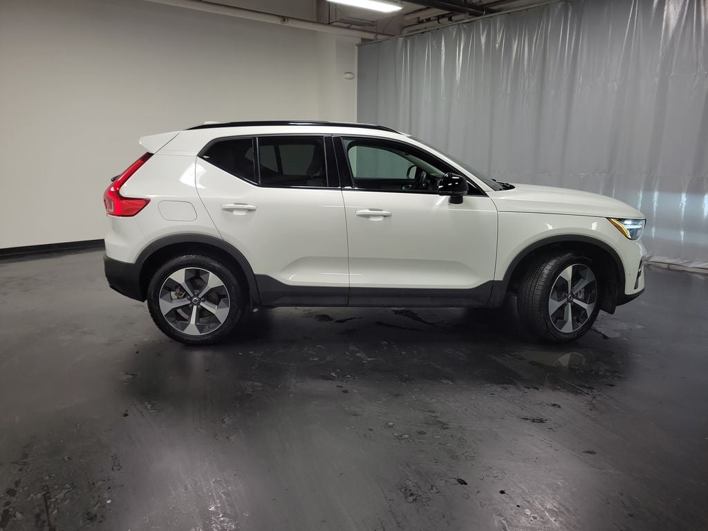 2024 Volvo XC40 B5 Plus Dark Theme