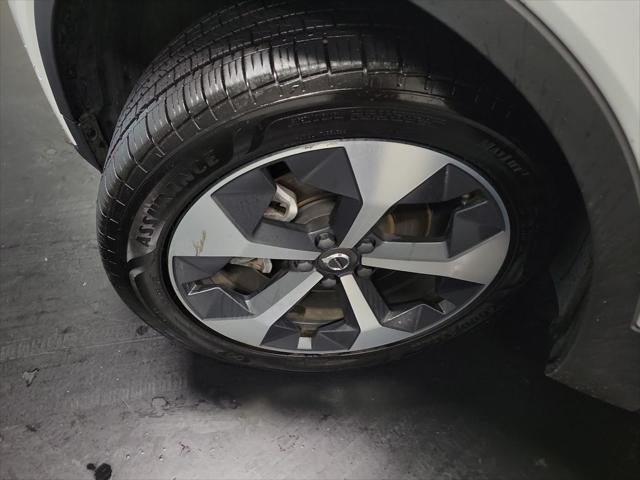 2024 Volvo XC40 B5 Plus Dark Theme
