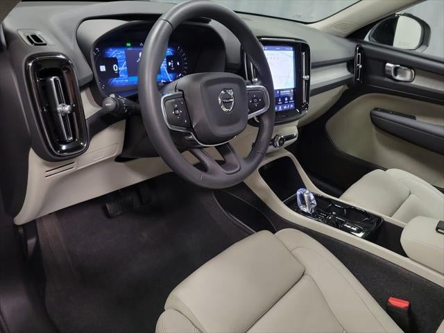 2024 Volvo XC40 B5 Plus Dark Theme