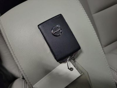 2024 Volvo XC40 B5 Plus Dark Theme