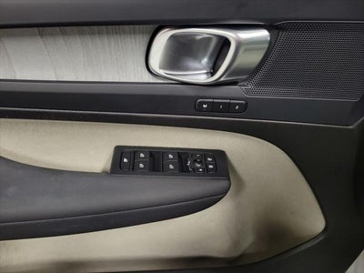 2024 Volvo XC40 B5 Plus Dark Theme