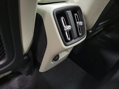 2024 Volvo XC40 B5 Plus Dark Theme