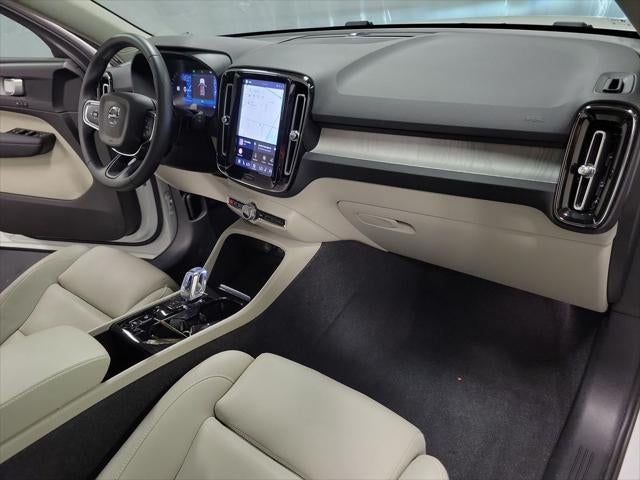 2024 Volvo XC40 B5 Plus Dark Theme