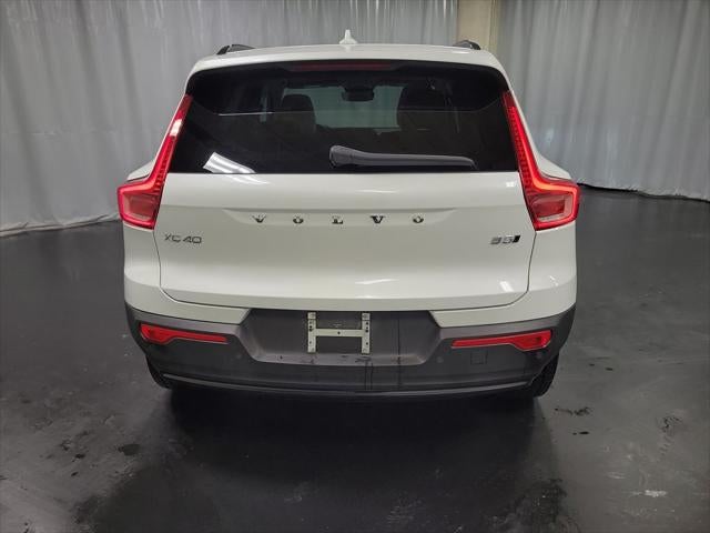 2024 Volvo XC40 B5 Plus Dark Theme