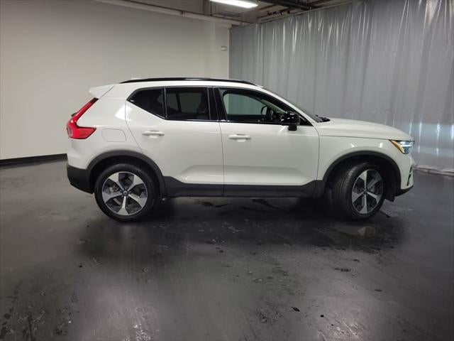 2024 Volvo XC40 B5 Plus Dark Theme