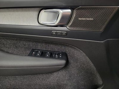 2023 Volvo XC40 B5 Plus Bright Theme