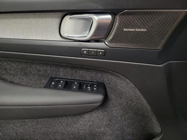 2023 Volvo XC40 B5 Plus Bright Theme