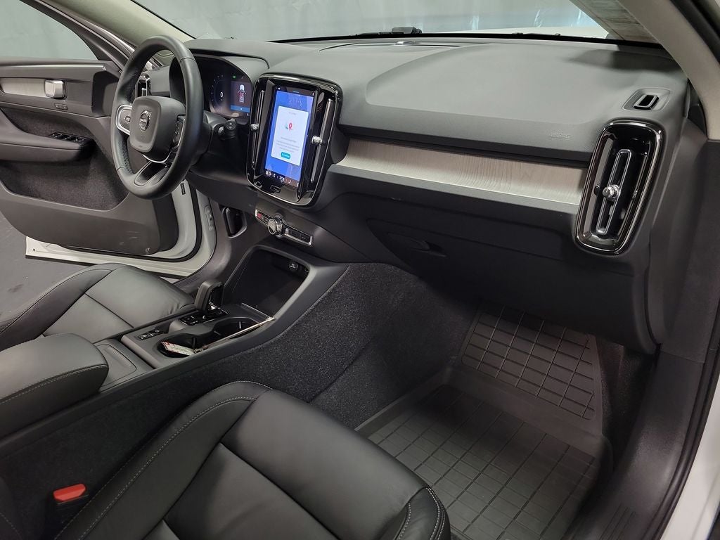 2023 Volvo XC40 B5 Core